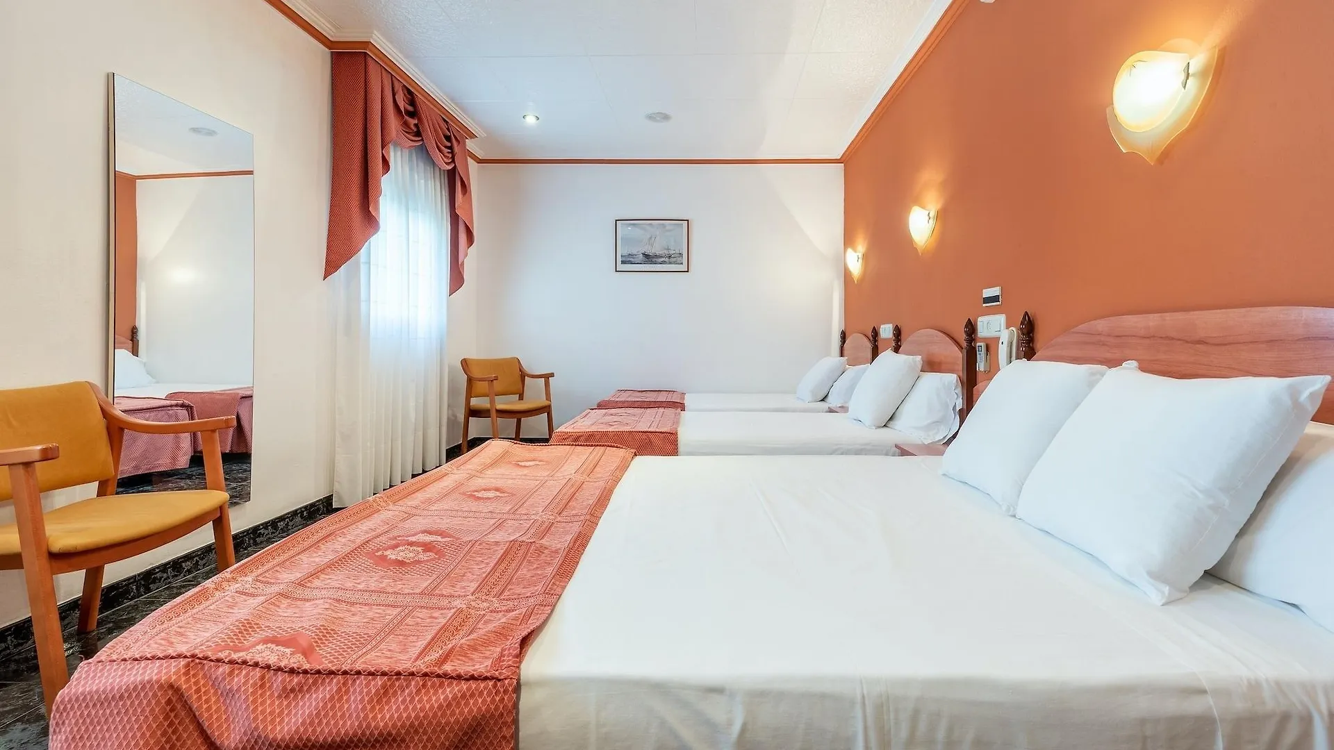 Hotel Canada Tarragona 3*,